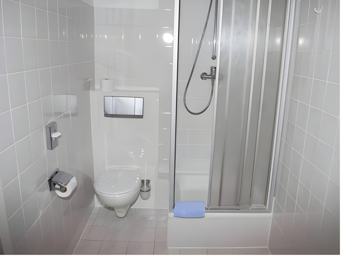 Bathroom 3, Hotel Pommerscher Hof, Vorpommern-Greifswald