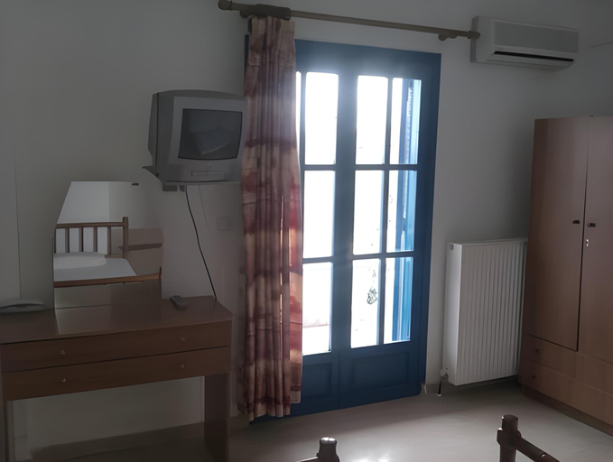 Bedroom 2, Hotel Paraktio, Central Macedonia