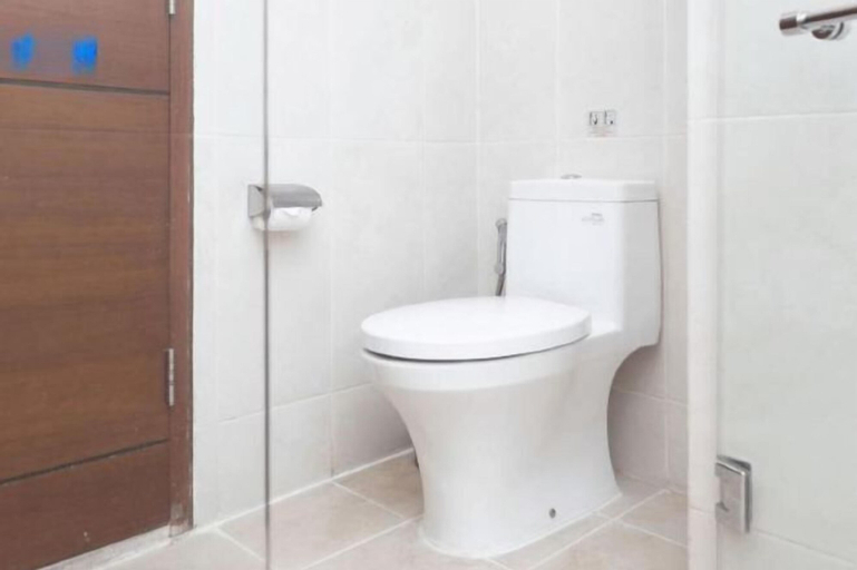 Bathroom 25