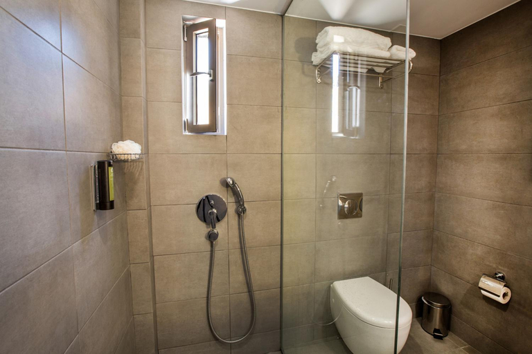 Bathroom 5, Sundance Apartments & Suites, Crete