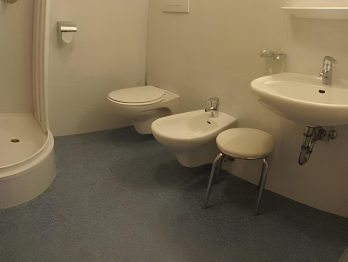 Bathroom 4, Hotel Lengsteinerhof, Bolzano