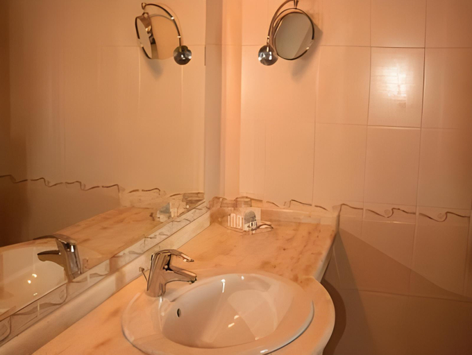 Bathroom 2, Hotel Saturn, Mangalia