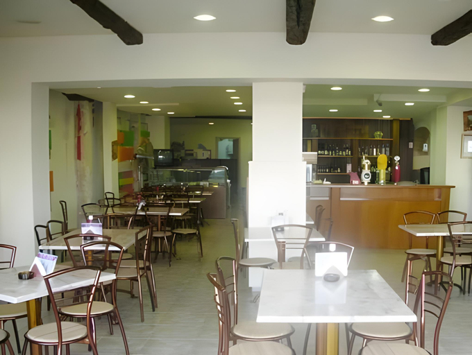 Food & Drinks 3, Tuck Inn, Larnaca