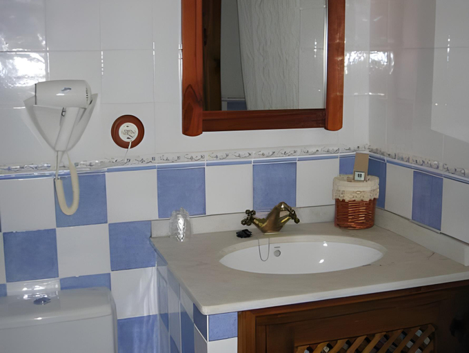 Bathroom 4, Hotel de Montana Cueva Ahumada, Albacete