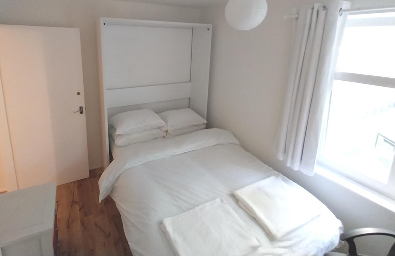 Others 4, 3-Bed House with Amazing Garden, London
