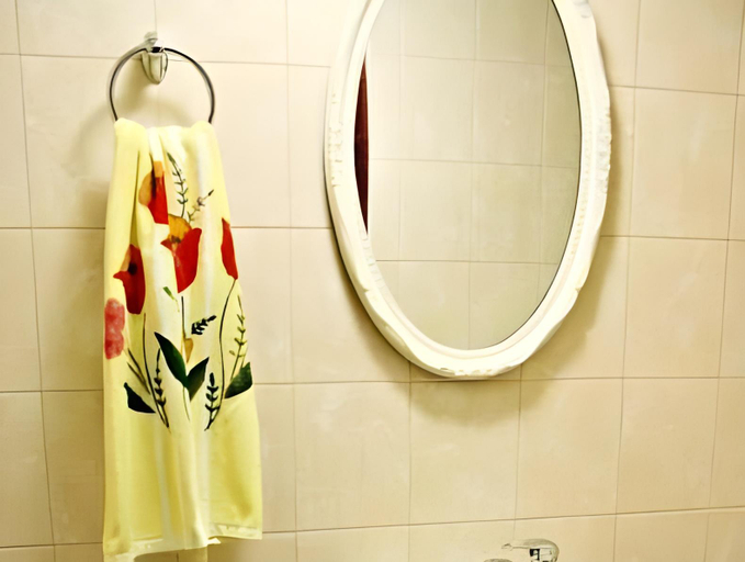 Bathroom 3, Lee Apartments, Tallinn
