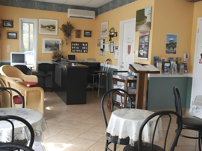 Food & Drinks 3, Motel Des Cascades, Charlevoix