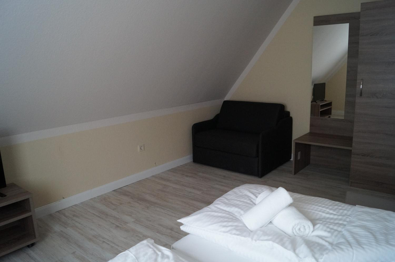 Bedroom 3, Hotel Tini, Heidekreis