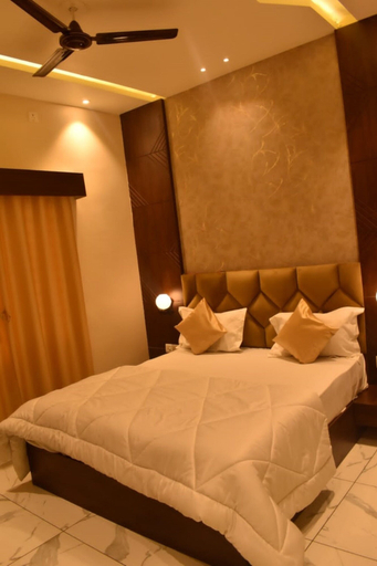 Bedroom 5, Goroomgo S.K. Plaza Chhabra, Baran