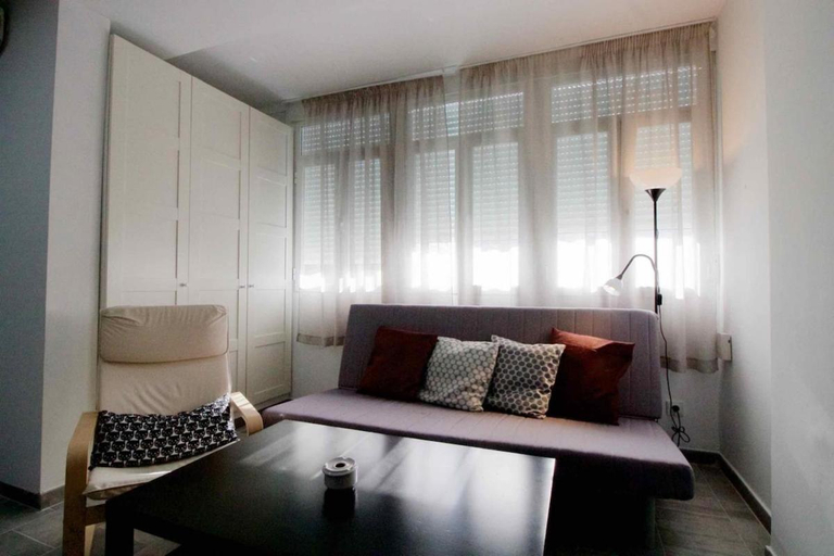 Others 2, Estudio centrico metros de la playa con aire by Lightbooking, Cádiz