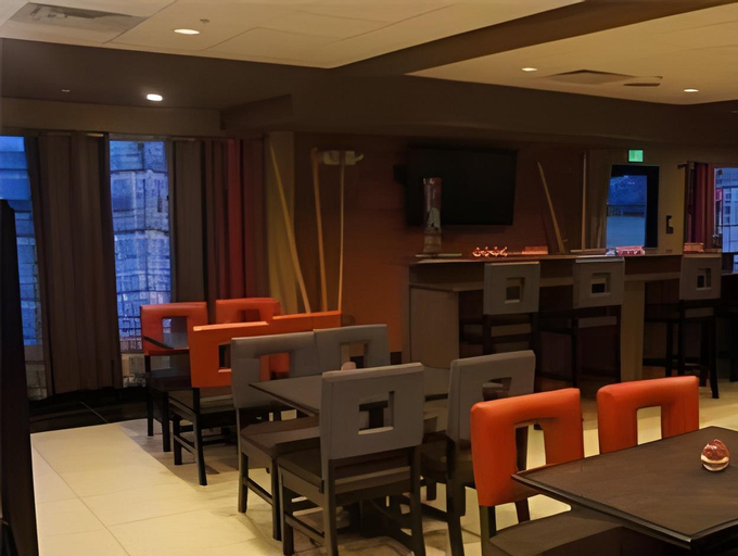 Food & Drinks 5, Holiday Inn Express & Suites Northeast By IHG, York