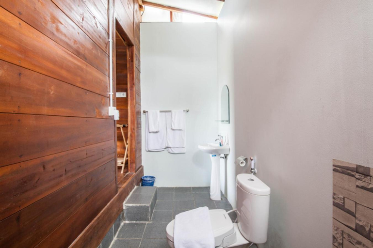 Bathroom 13