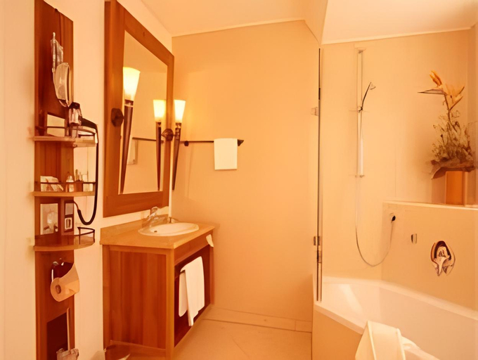Bathroom 3, Hotel Hirsch, Neu-Ulm