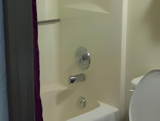 Bathroom 3, Spinning Wheel Inn Branson, Taney
