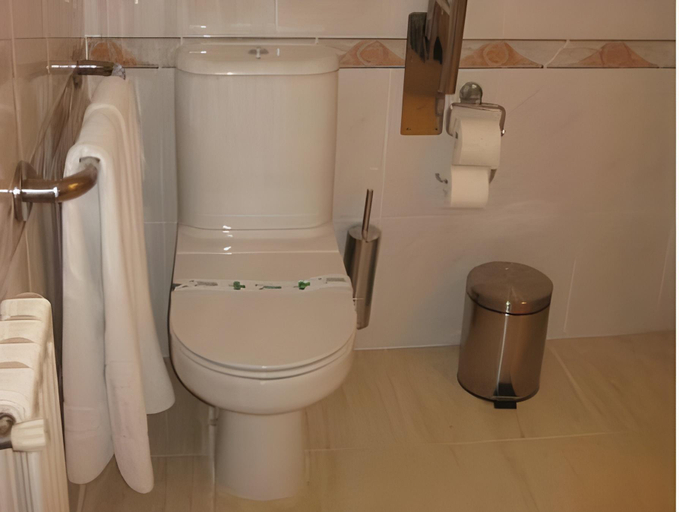 Bathroom 2, Hotel Florida, Albacete