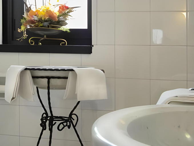 Bathroom 2, Hotel Il Maglio, Bologna