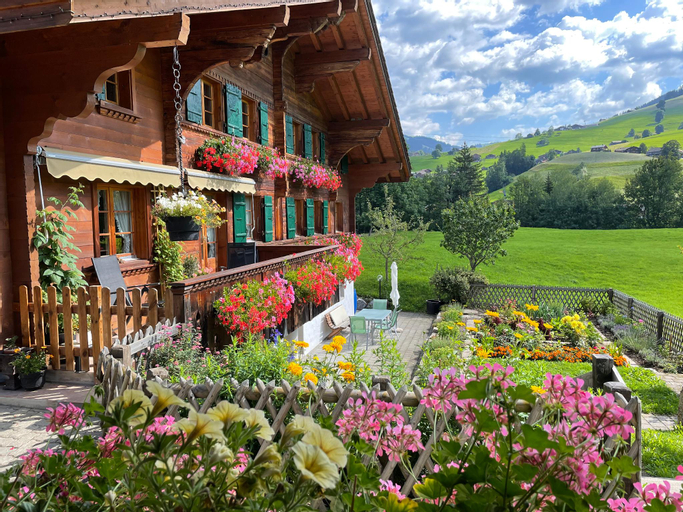 Alpenchalet Spiher Ferienwohnung EG, Saanen
