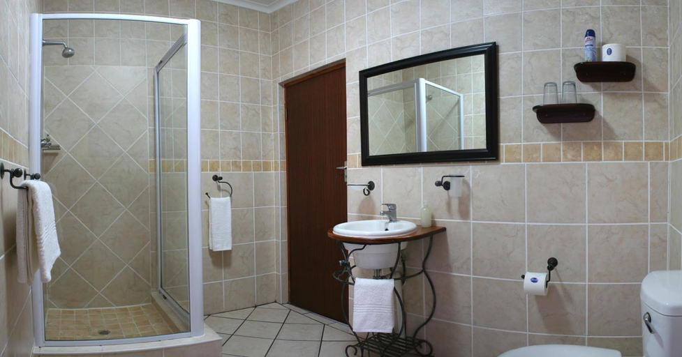 Bathroom 4, Avenues Guesthouse, Eden