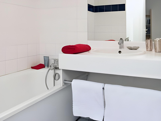 Bathroom 4, Sejours & Affaires Saint Nicolas, Rhône