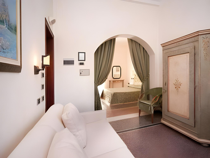 Bedroom 3, Hotel Helvetia, Genova