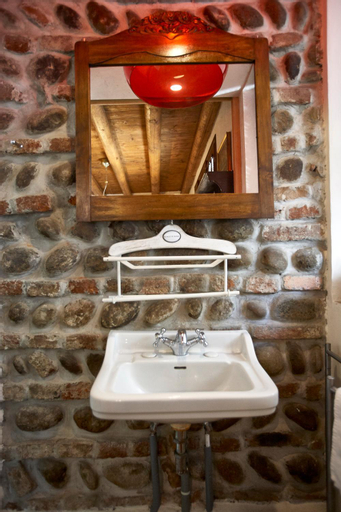 Bathroom 16
