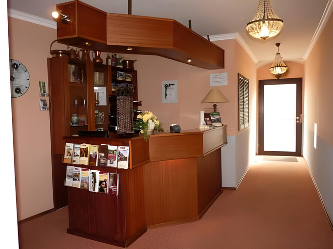 Others 5, Hotel Zur Traube, Burgenlandkreis