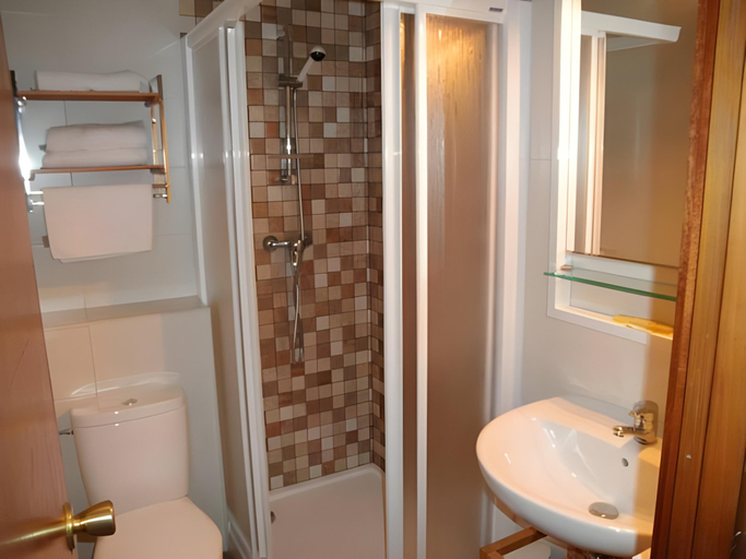 Bathroom 3, Hostal Carbonara, A Coruña