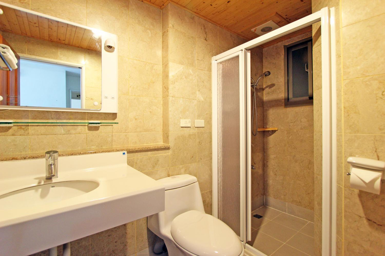 Bathroom 4, Warner Leisure Hotel, Pingtung
