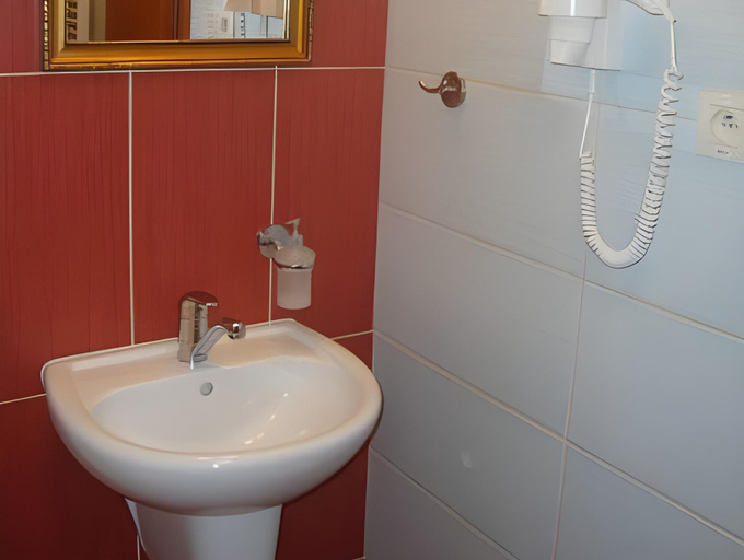 Bathroom 2, Penzion Kozak B&B, Prievidza