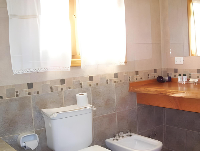 Bathroom 4, Encanto del Rio, Los Lagos