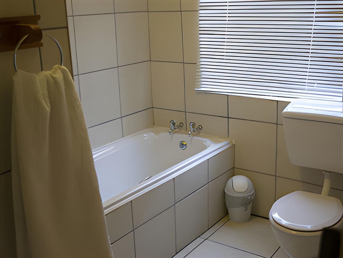 Bathroom 4, Lily Guesthouse, Mangaung