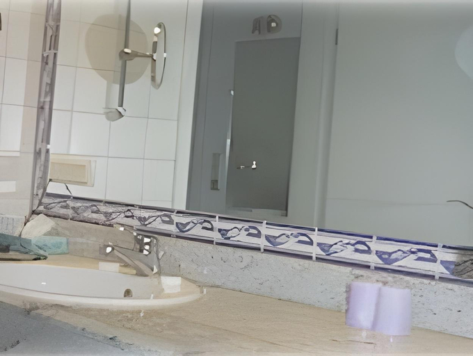 Bathroom 4, Der Kronprinz, Göttingen