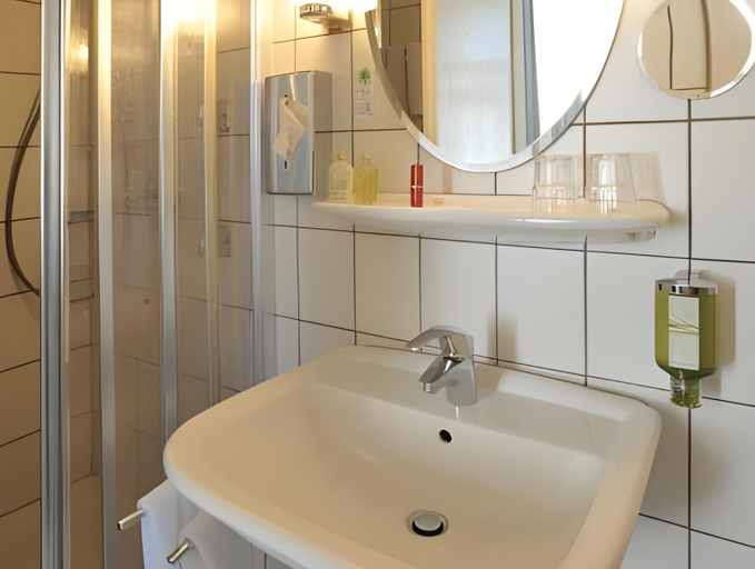 Bathroom 5, Hotel zur Post - ein Rovell Hotel, Vorpommern-Greifswald