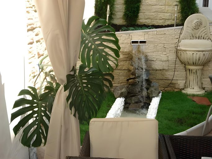Others 3, Flamingo Hotel, Pitesti