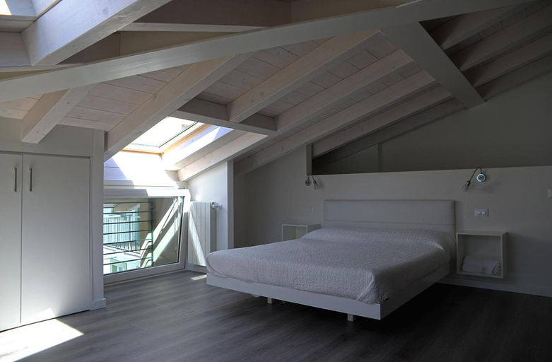 Bedroom 2, Iseo Lake - Rooms & Apartments, Bergamo