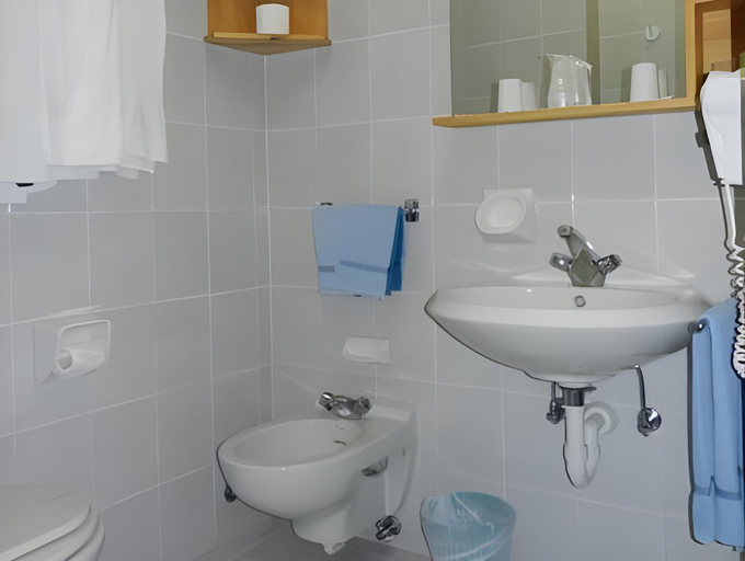 Bathroom 3, Albergo Adele, Sondrio