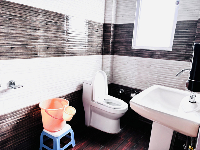 Bathroom 2, Red Stone Kasauli, Solan