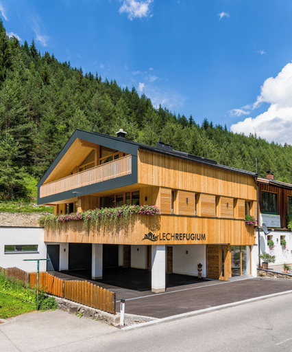 Exterior & Views
