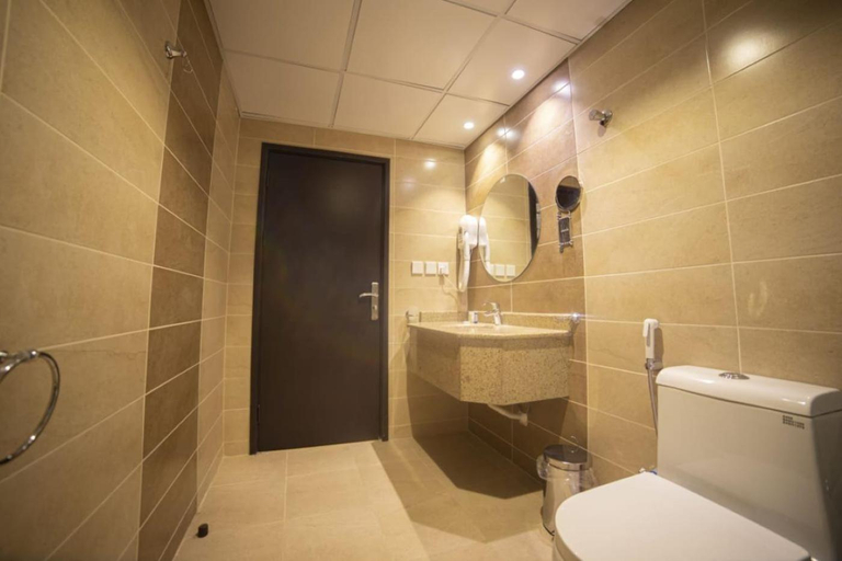 Bathroom 3, Mubiat Altahlia Serviced Apartment, Jeddah