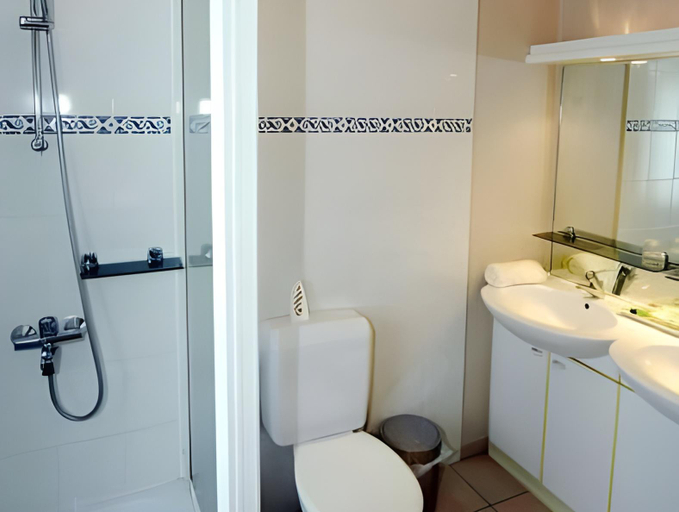 Bathroom 2, Hotel Le Saint Loup, Namur