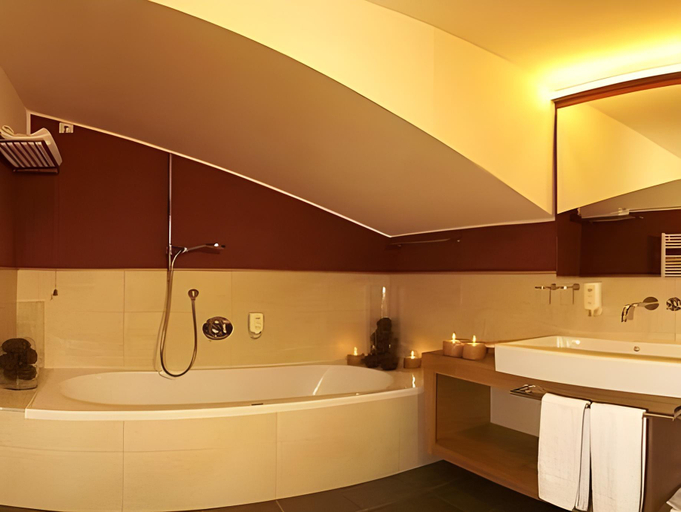 Bathroom 5, Biancaneve Family Hotel, Bolzano