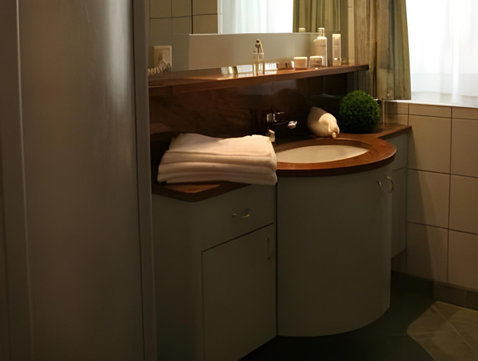 Bathroom 3, Hotel Esplanade & Aparthotel Rialto, Vorpommern-Rügen