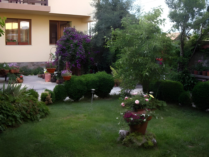 Others 4, Hotel Saint Nicola, Razlog