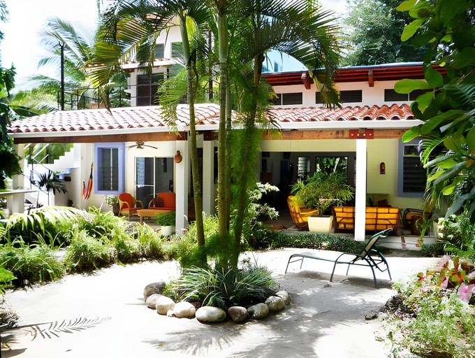Others 2, Togo B&B Farallon, Antón