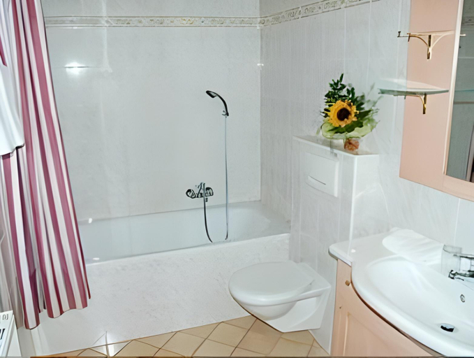 Bathroom 2, Neue Post, Liezen