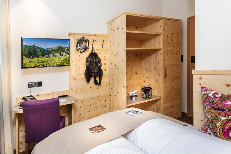 Bedroom 2, Hotel Talblick, Zell am See