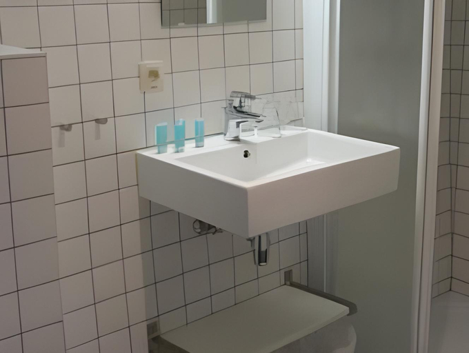 Bathroom 4, Landgoed De Hoogmolen, Limburg