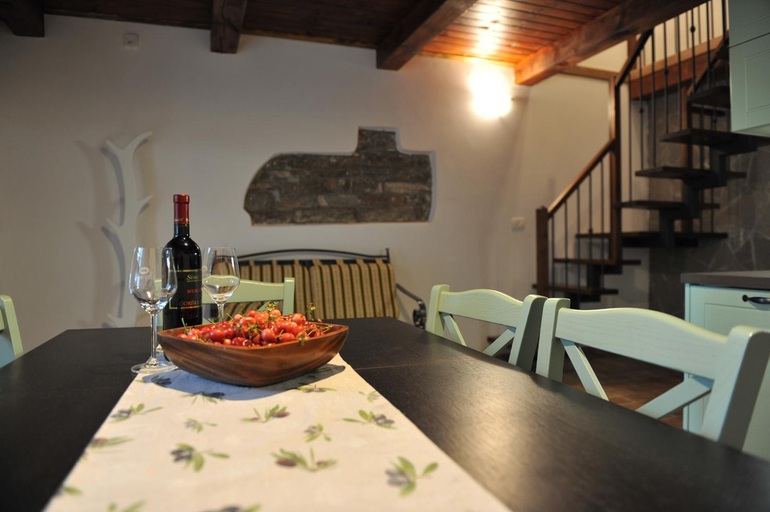 Food & Drinks 4, Apartmaji Kumar, Brda