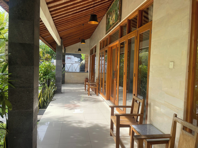 Exterior & Views 27