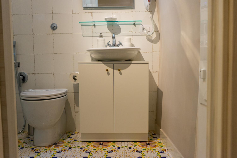 Bathroom 2, Palazzo il Convento, Napoli